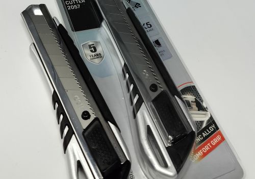 Dao rọc giấy deli 2057