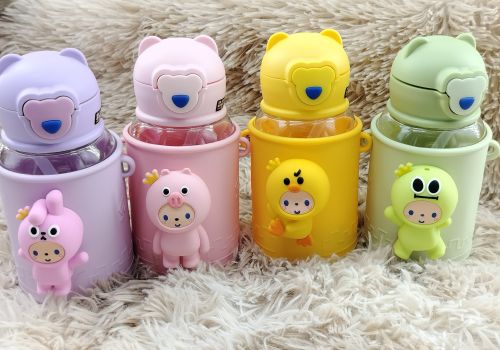 Bình đựng nước gấu vũ trụ dễ thương 600ml