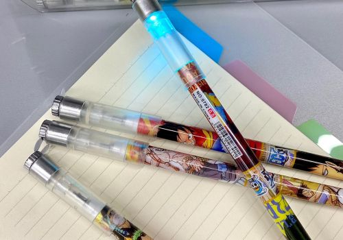 Bút xoay phát sáng